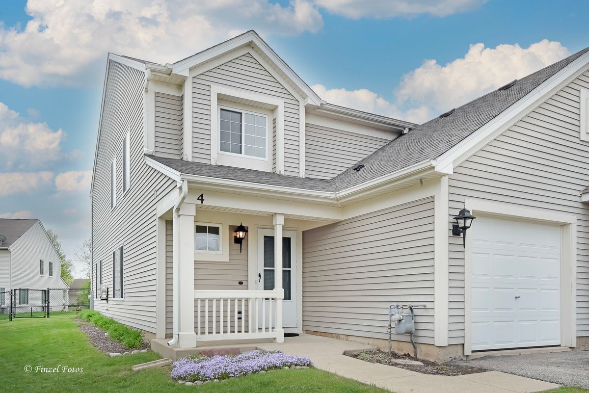 4 Crimson Court, Lake In The Hills, IL 60156