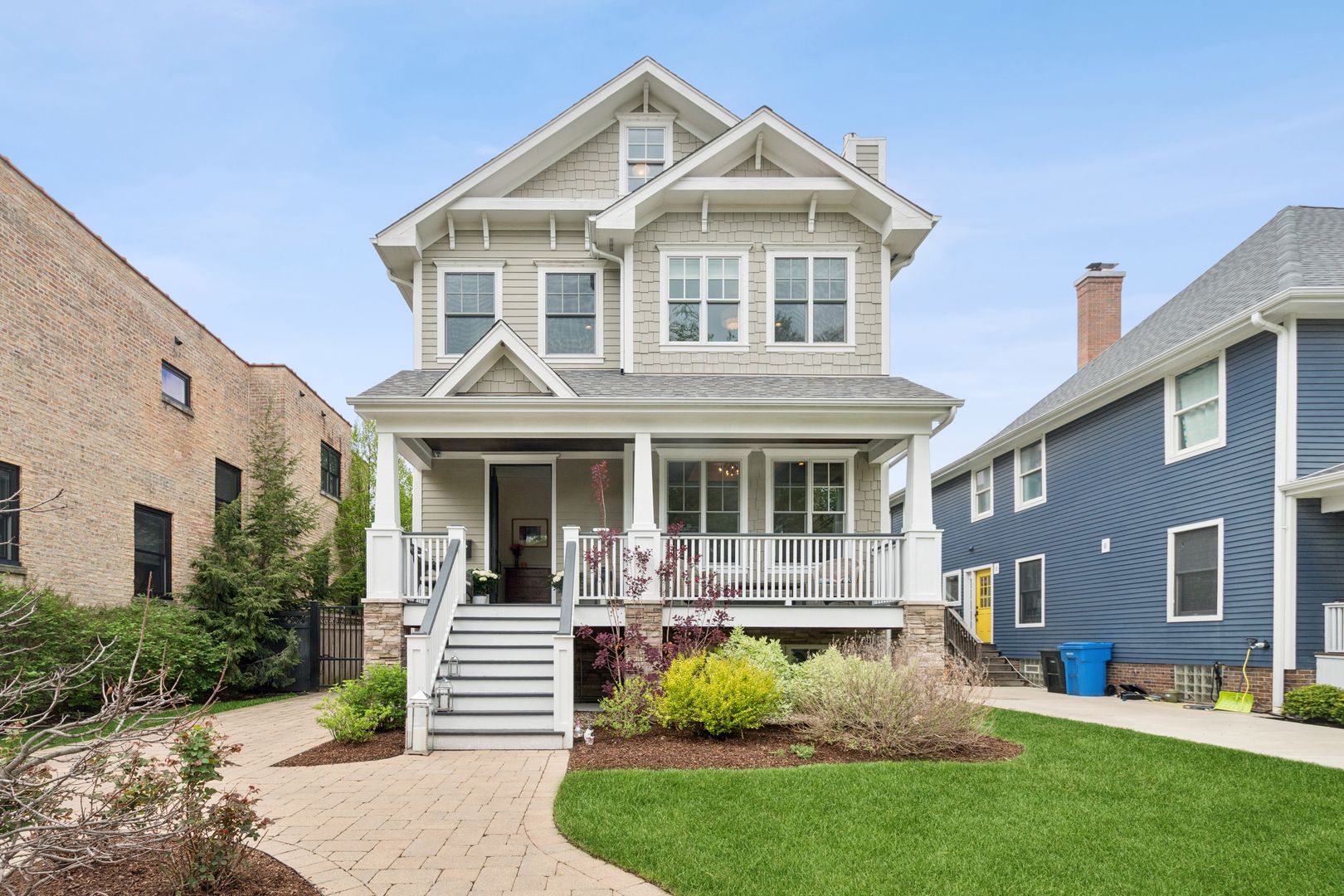 3830 N LOWELL Avenue — Chicago, IL 60641