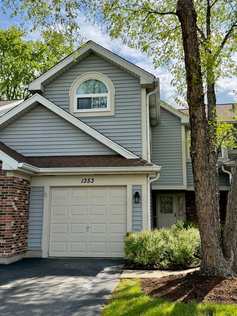 1353 Ridgefield Circle, Carol Stream, IL 60188