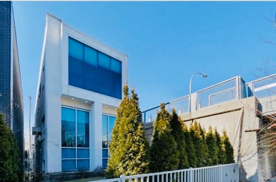 1758 Rockwell Street, Chicago, IL 60647