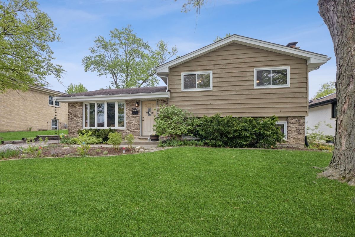 5923 Brookbank Road, Downers Grove, IL 60516