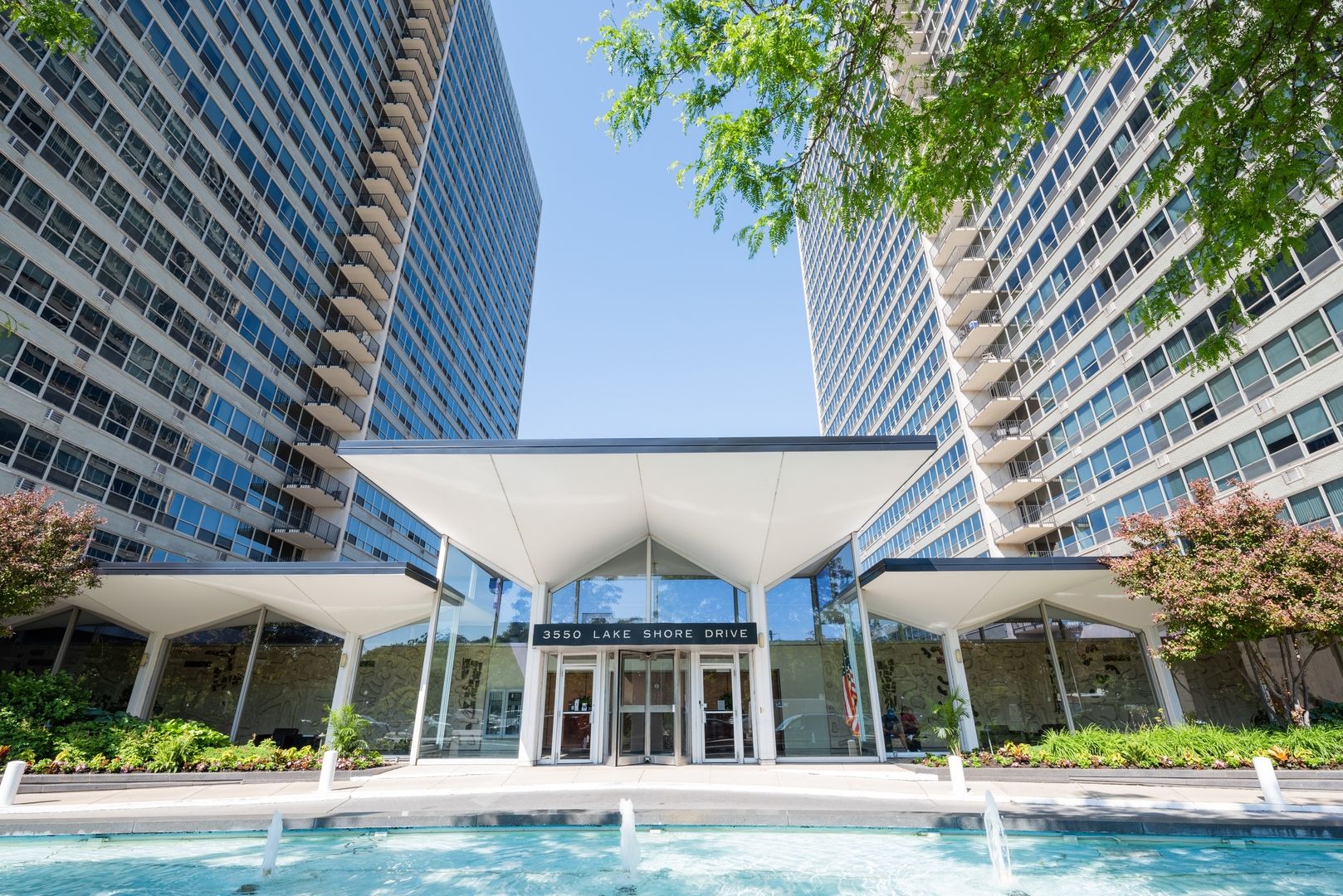 3550 N Lake Shore Drive #2123 — Chicago, IL 60657