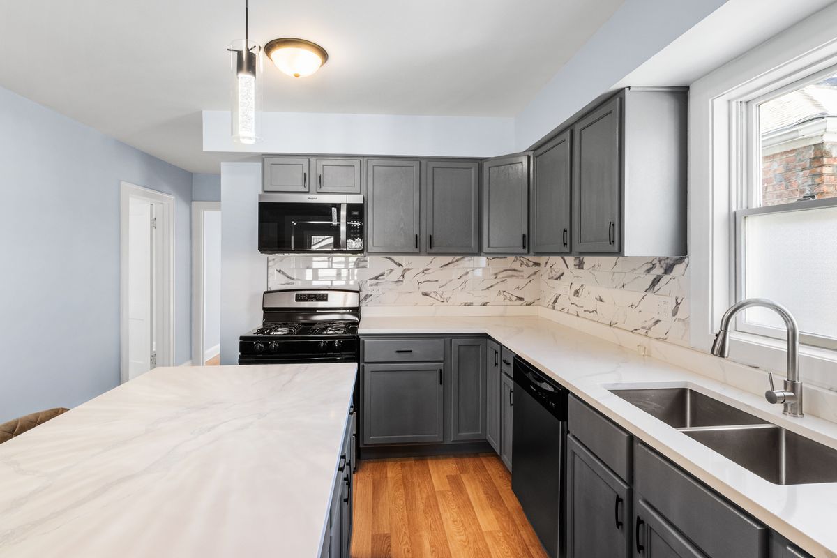 7424 W 57th Place, Summit, IL 60501