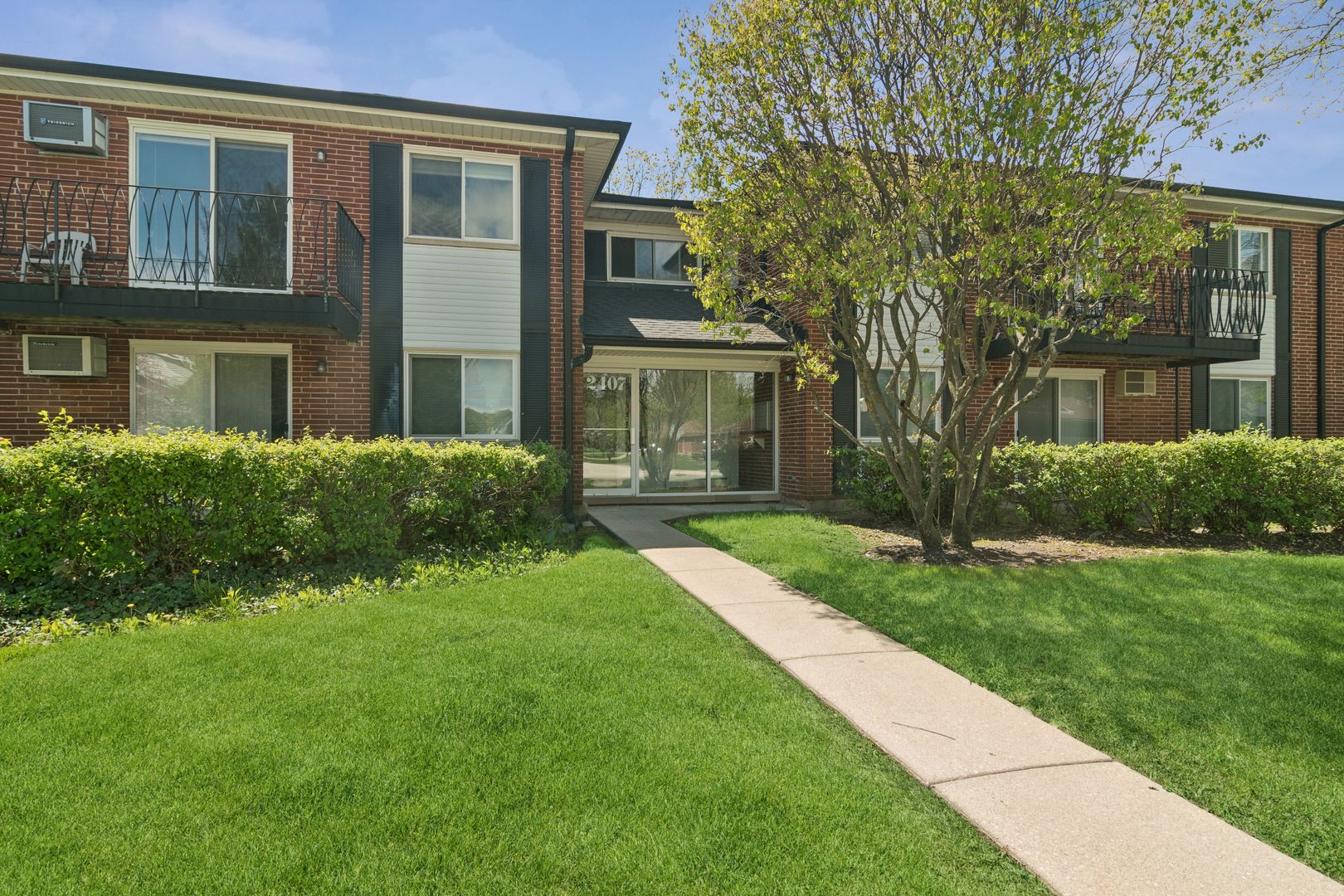 2407 E Olive Street #2F — Arlington Heights, IL 60004