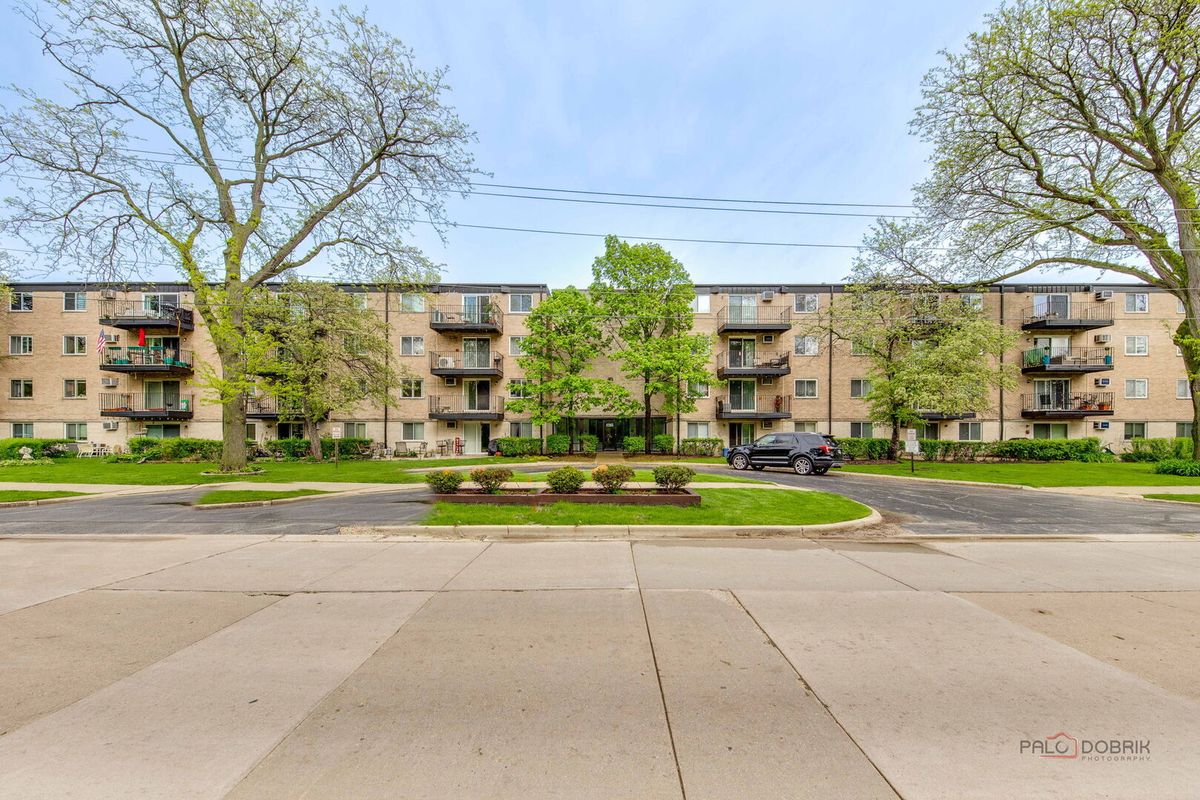 1215 WATERMAN Avenue, Arlington Heights, IL 60004