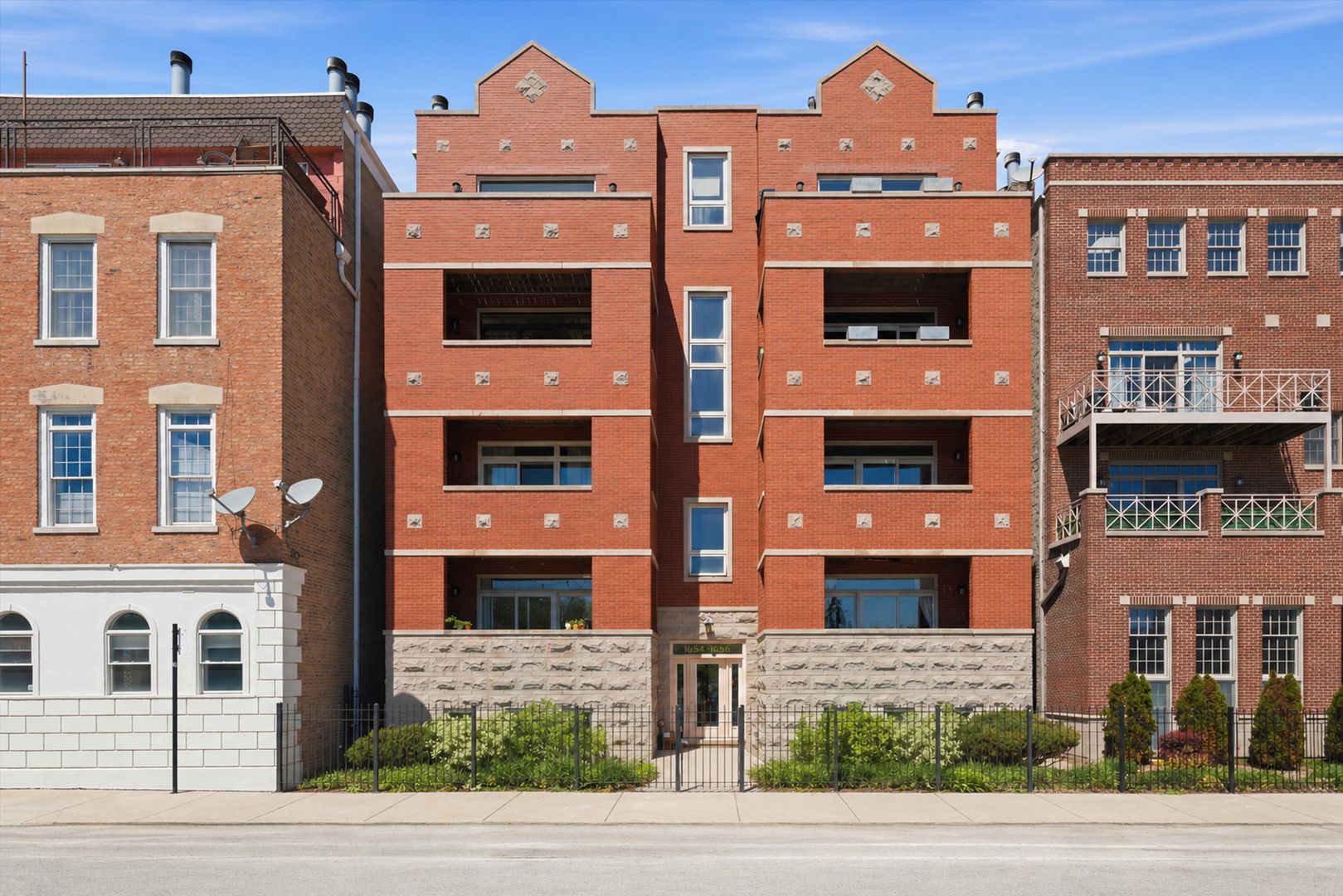 1656 W Augusta Boulevard #3W — Chicago, IL 60622