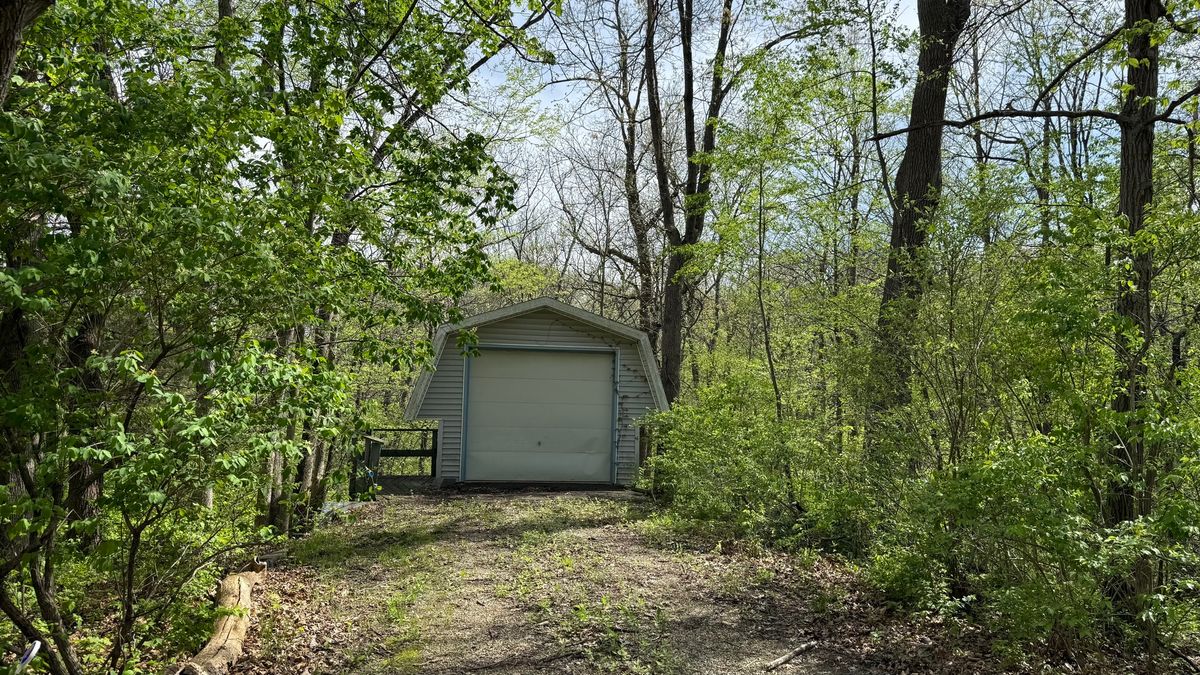 12 Navajo Court, Putnam, IL 61560