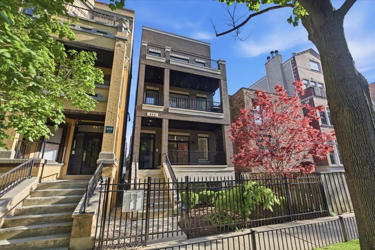 850 Lill Avenue, Chicago, IL 60614