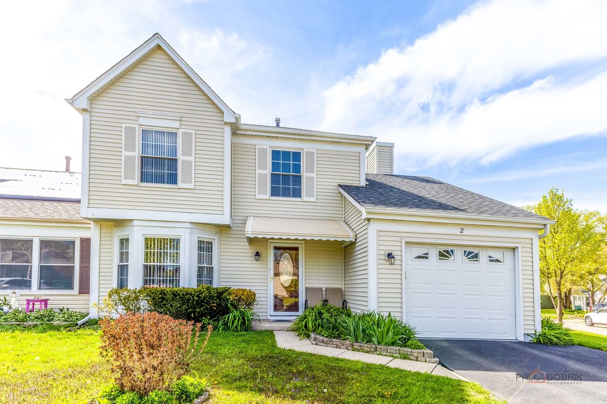 2 SANDHURST Road, Mundelein, IL 60060