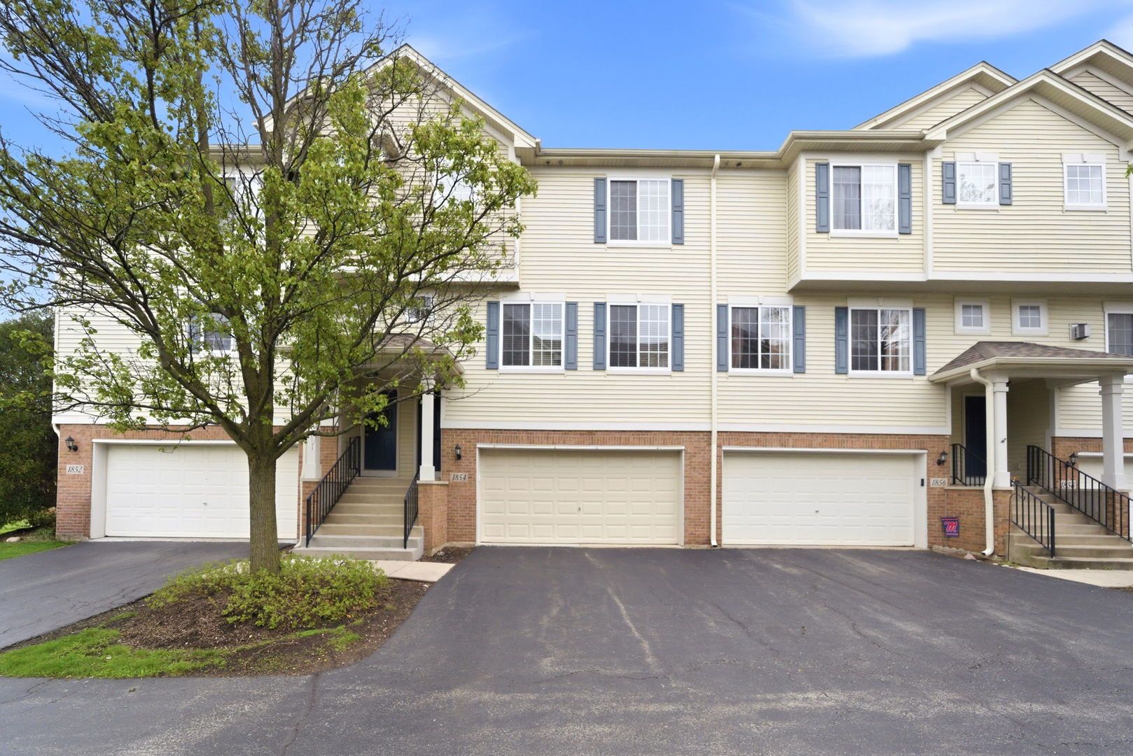 1854 Fredericksburg Lane — Aurora, IL 60503