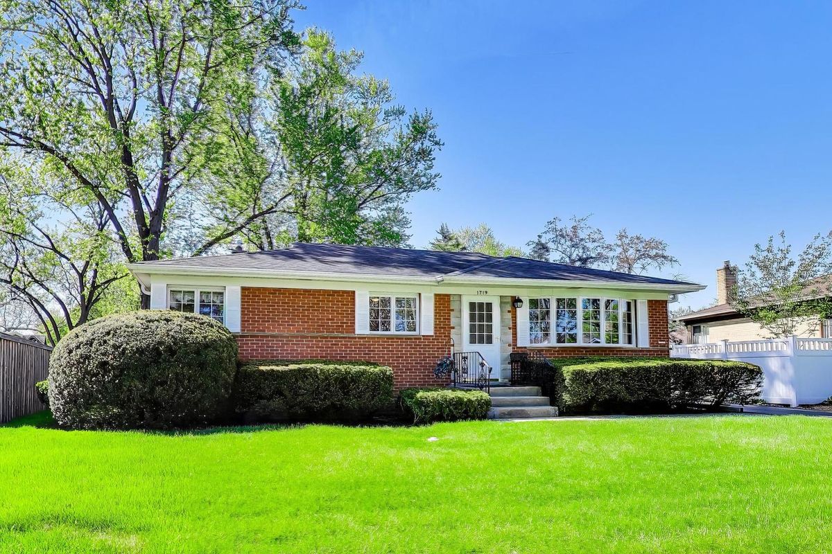 1719 Verde Drive, Mount Prospect, IL 60056