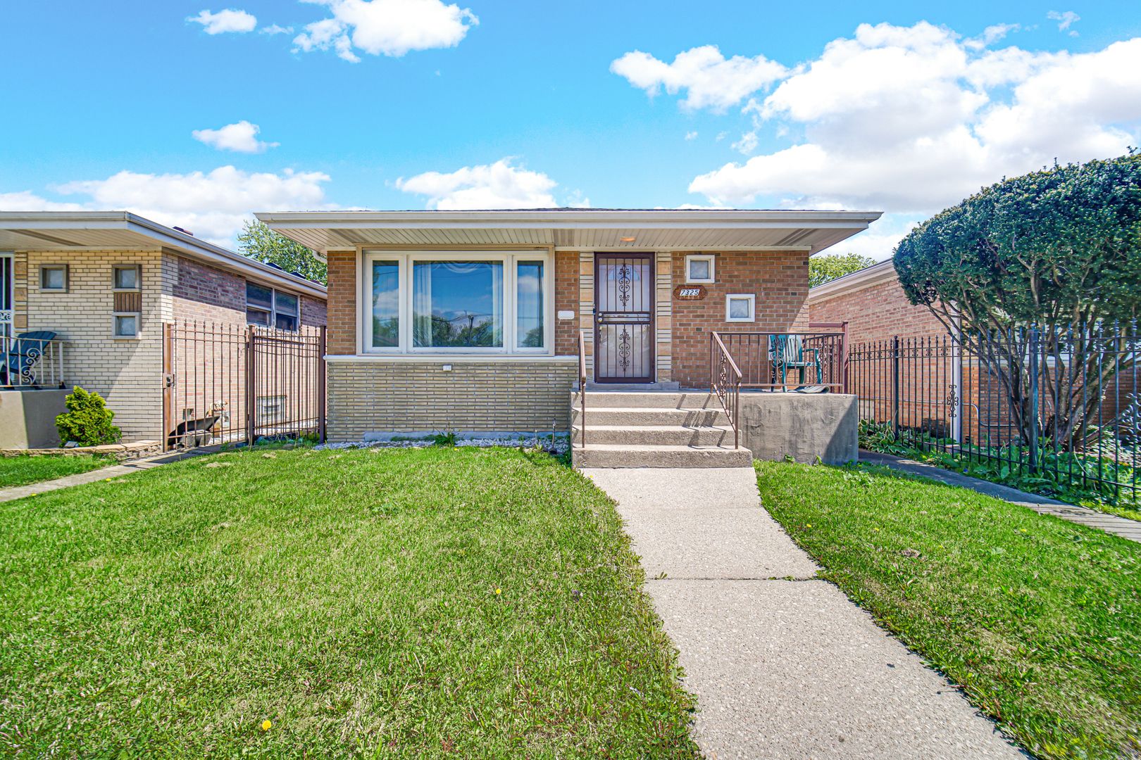 7325 S Wolcott Avenue — Chicago, IL 60636