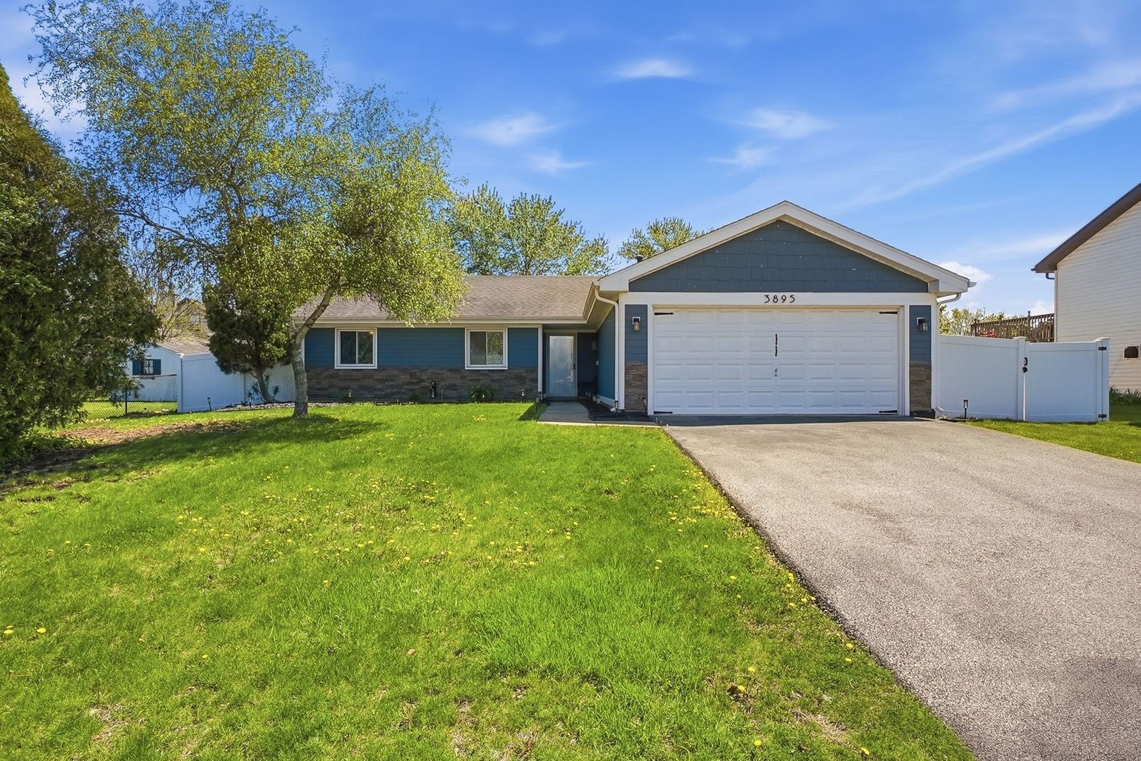 3895 Clipper Drive — Hanover Park, IL 60133
