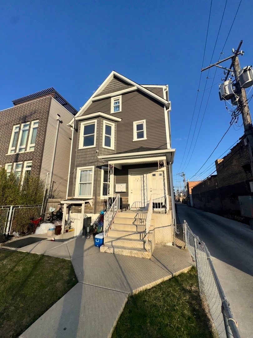 5015 N Kimberly Avenue — Chicago, IL 60630