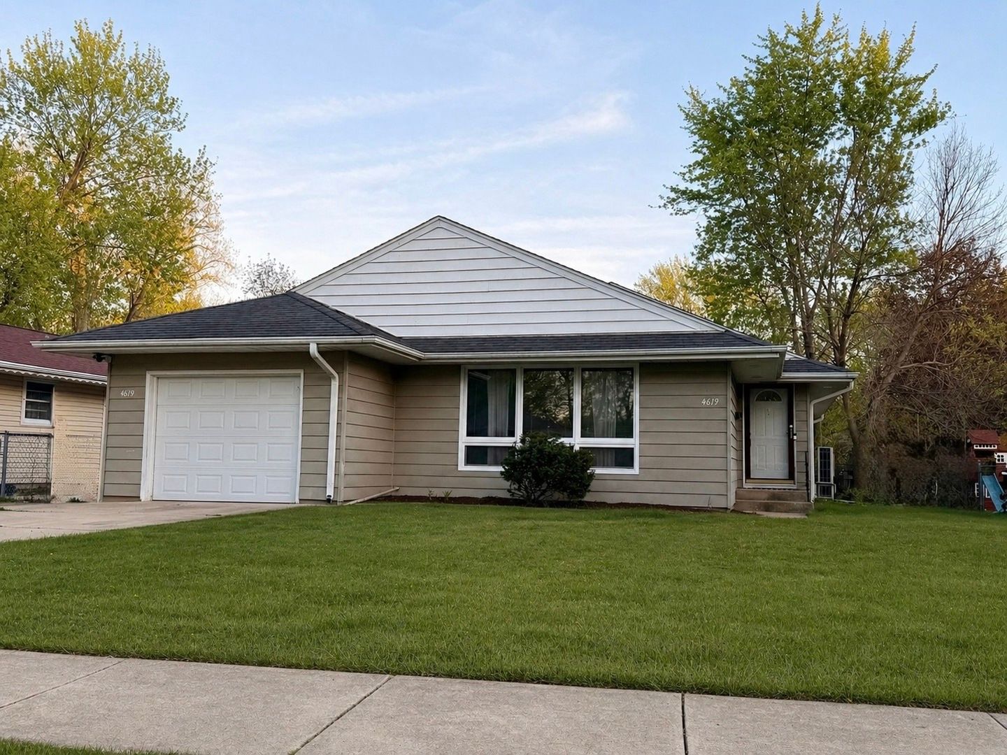 4619 Cleveland Avenue — Rockford, IL 61108