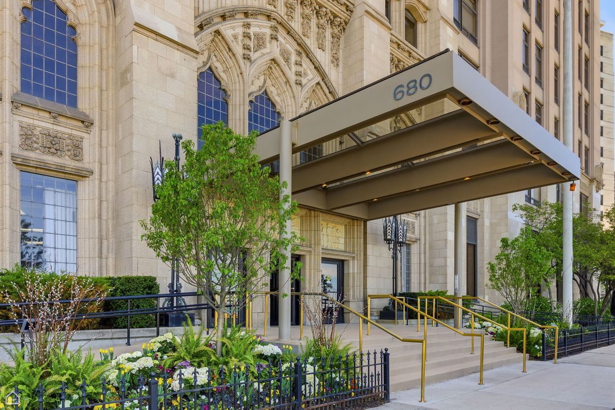 680 Lake Shore Drive, Chicago, IL 60611