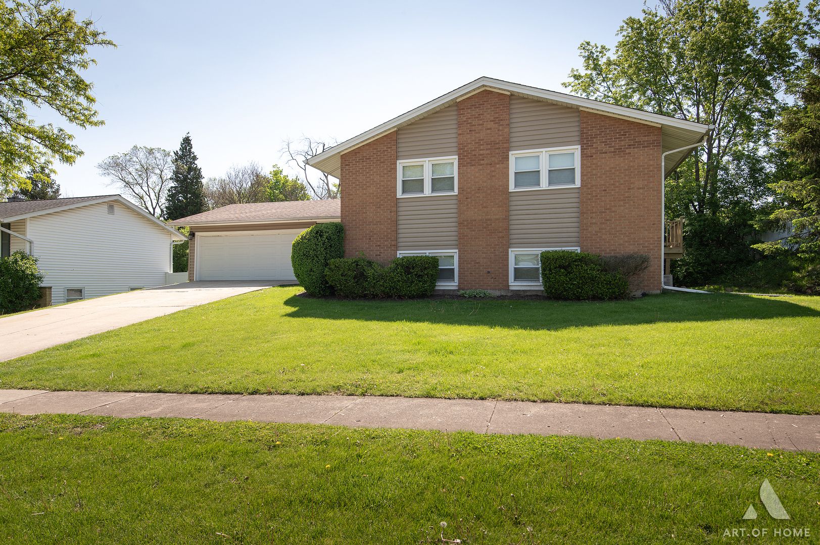 6425 Clark Drive — Woodridge, IL 60517