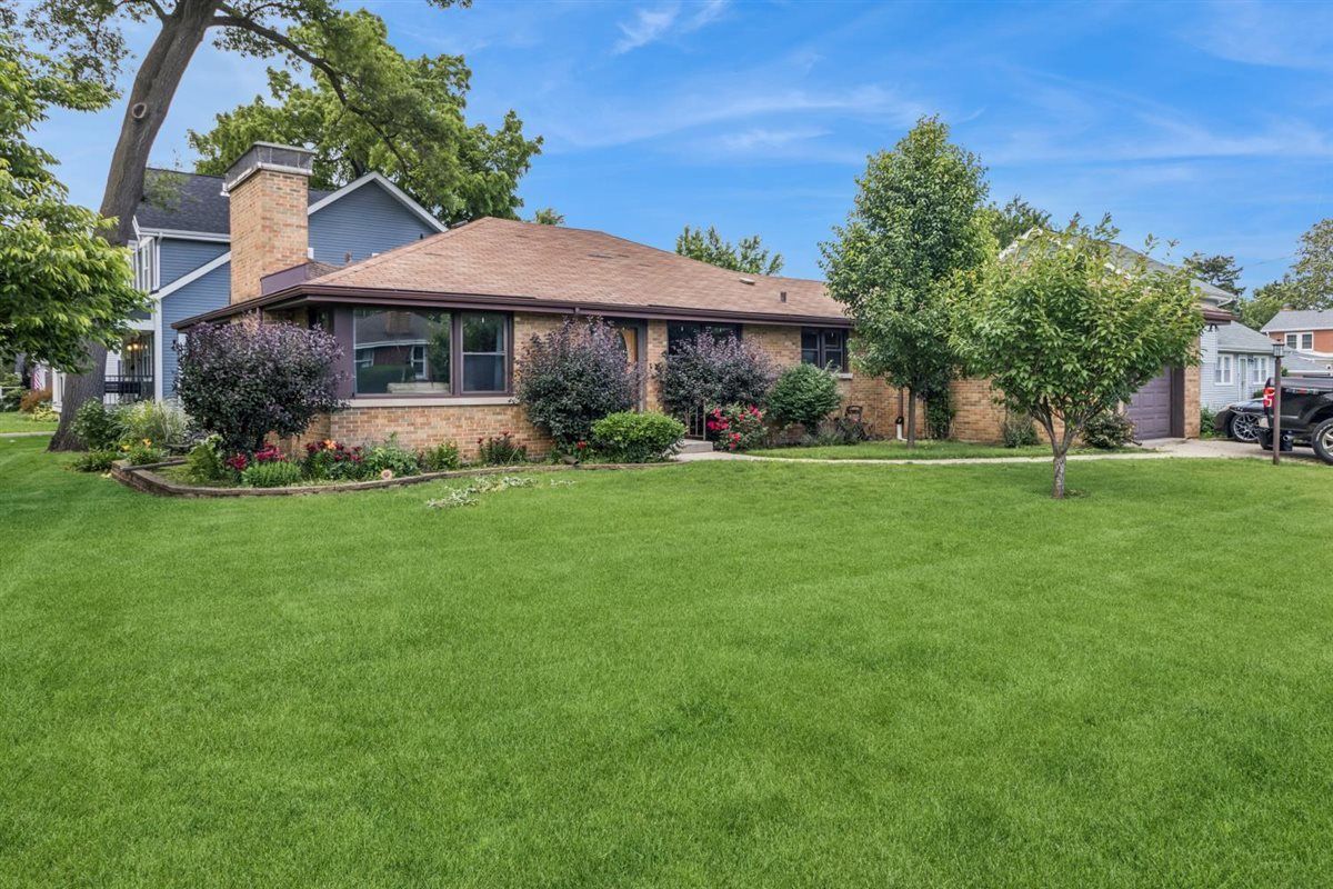 4 E Madison Street — Villa Park, IL 60181