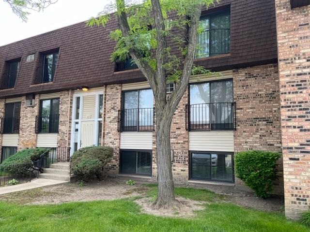 183 Waters Edge Drive, Glendale Heights, IL 60139