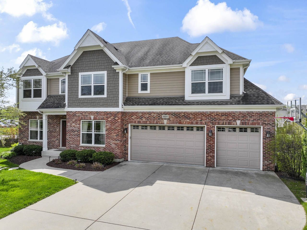 601 Oak Lane — South Elgin, IL 60177