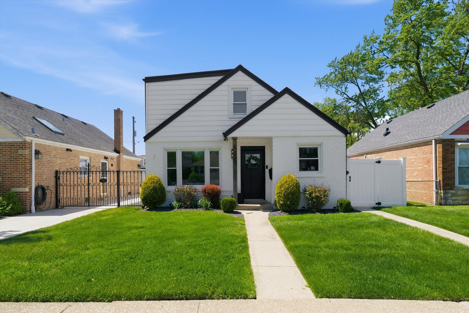 5204 S Oak Park Avenue — Chicago, IL 60638