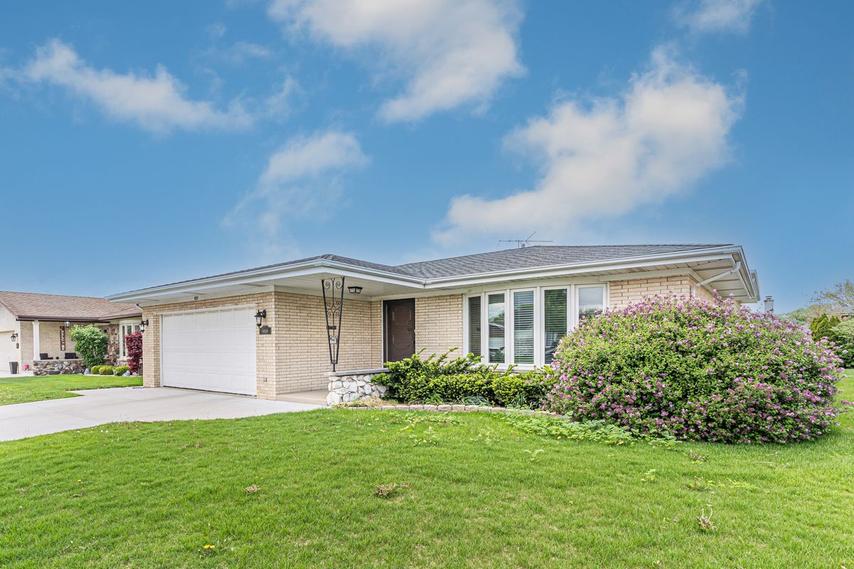 11020 Raleigh Street, Westchester, IL 60154