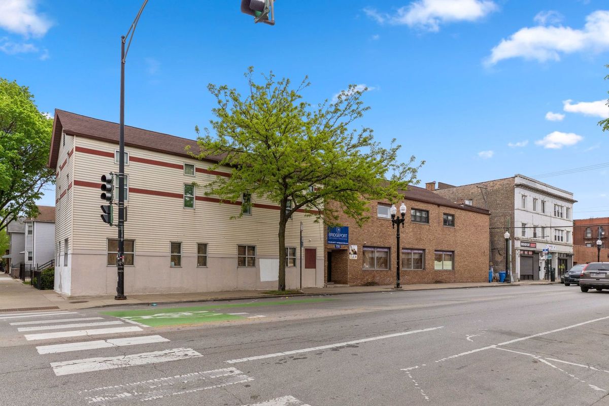 735 35th Street, Chicago, IL 60616