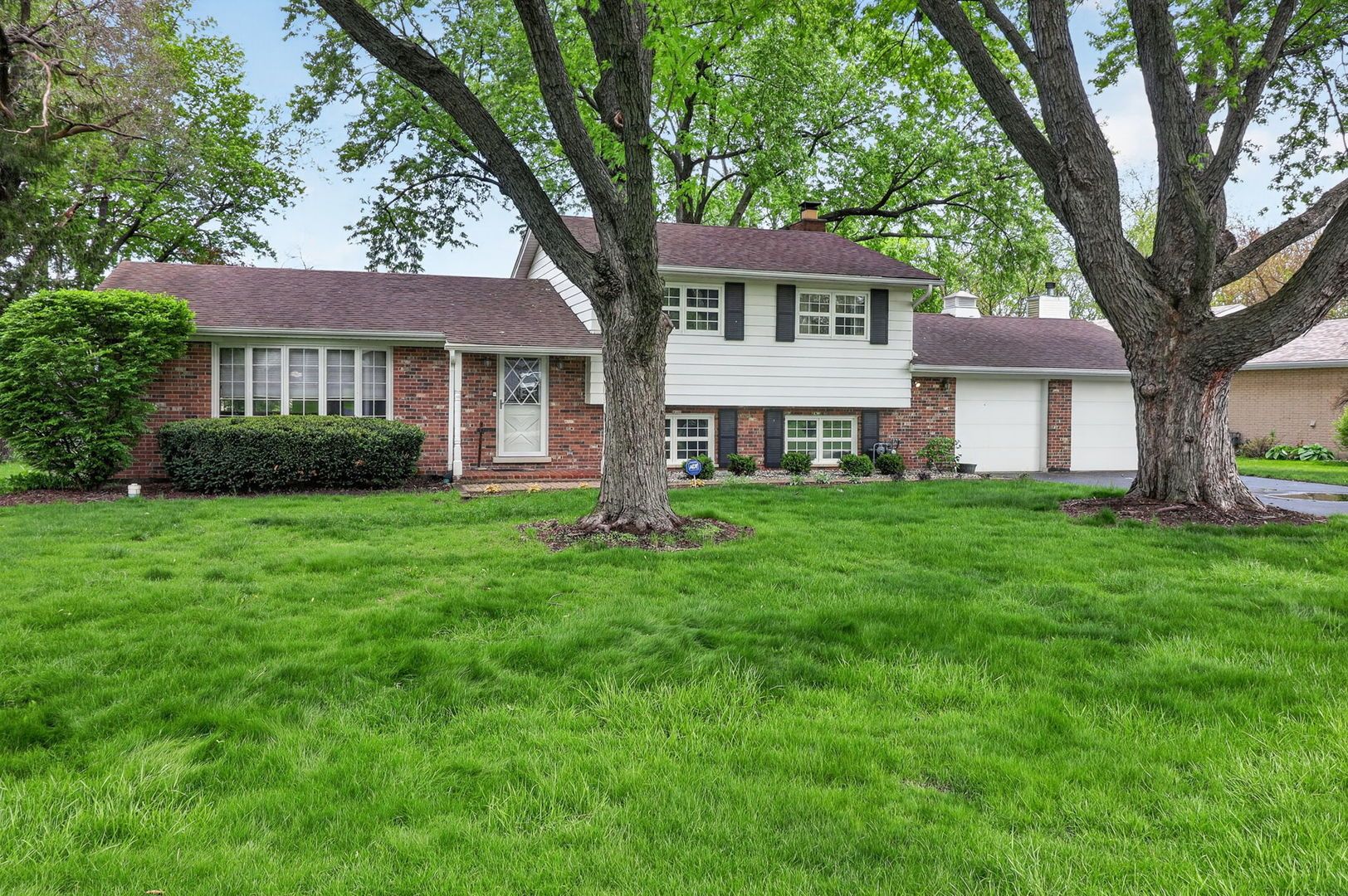8607 Main Street — Downers Grove, IL 60516