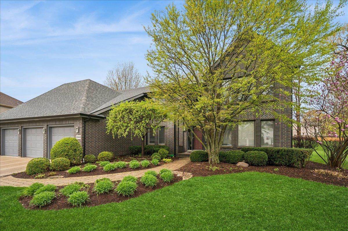 1944 Beverly Lane — Buffalo Grove, IL 60089