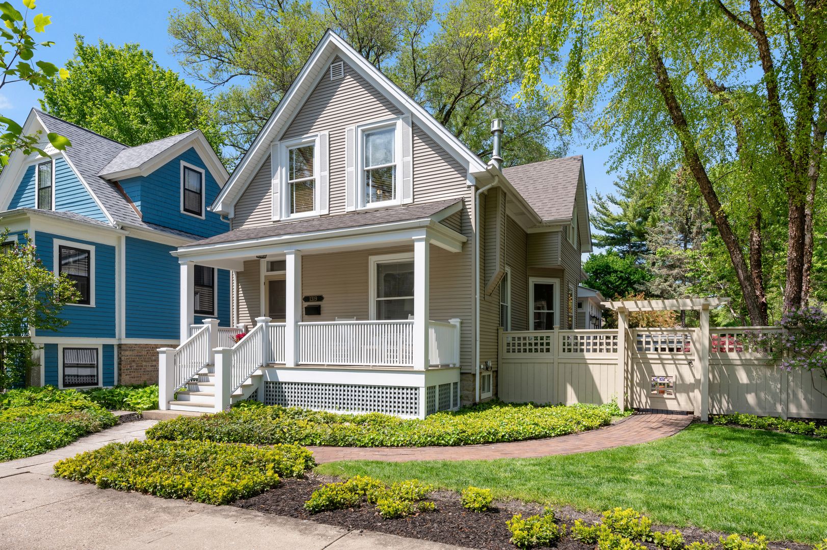 1319 Leonard Place — Evanston, IL 60201
