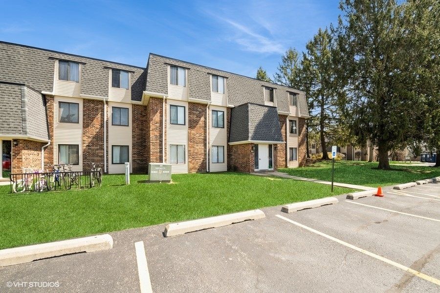 260 E Court Of Shorewood Court #4 — Vernon Hills, IL 60061