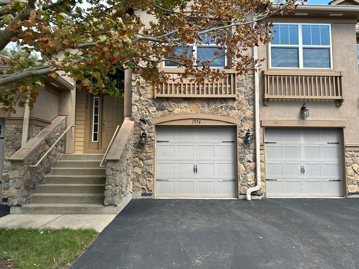 1974 CRENSHAW Circle, Vernon Hills, IL 60061