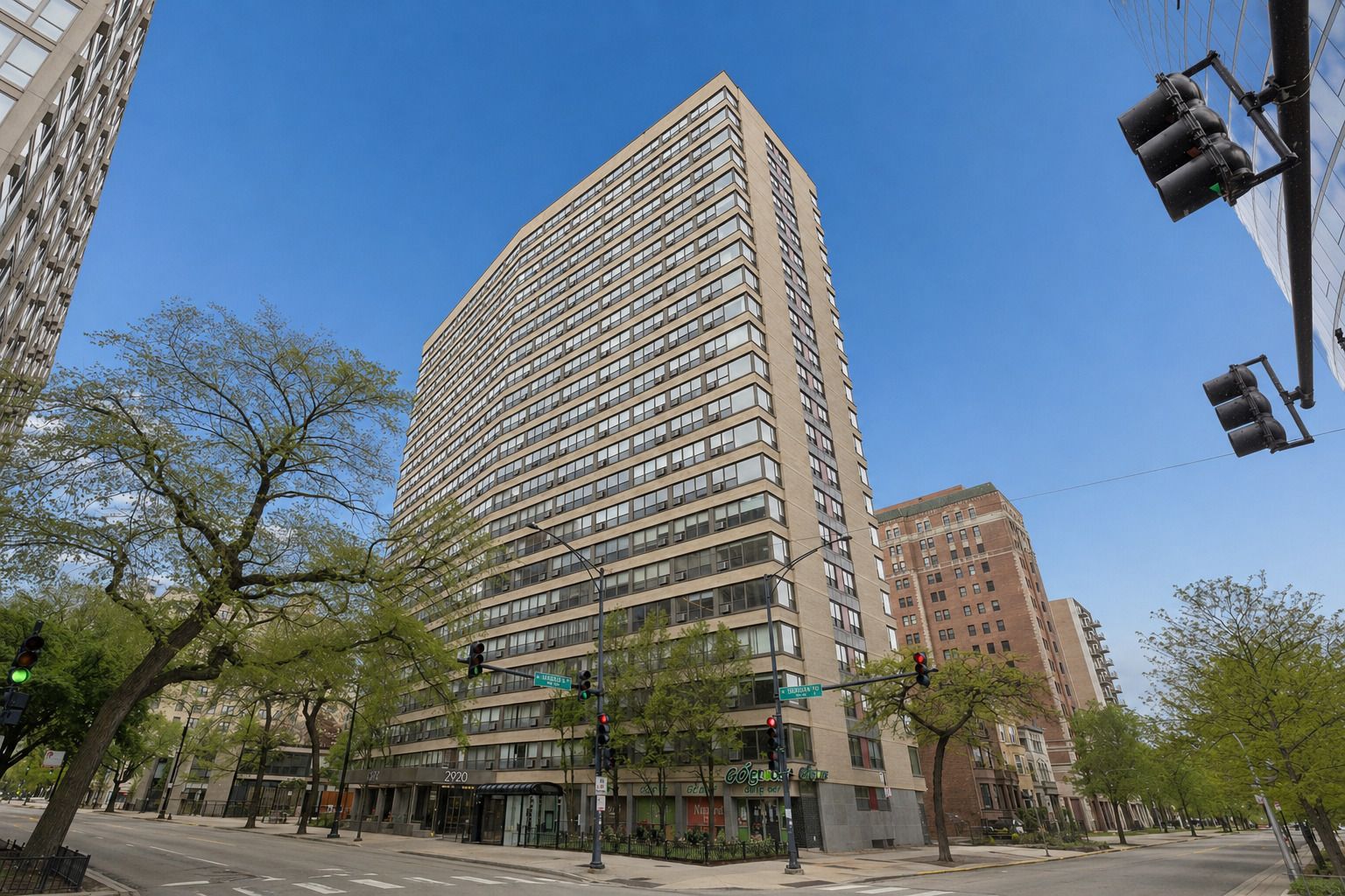 2930 N SHERIDAN Road #2106 — Chicago, IL 60657