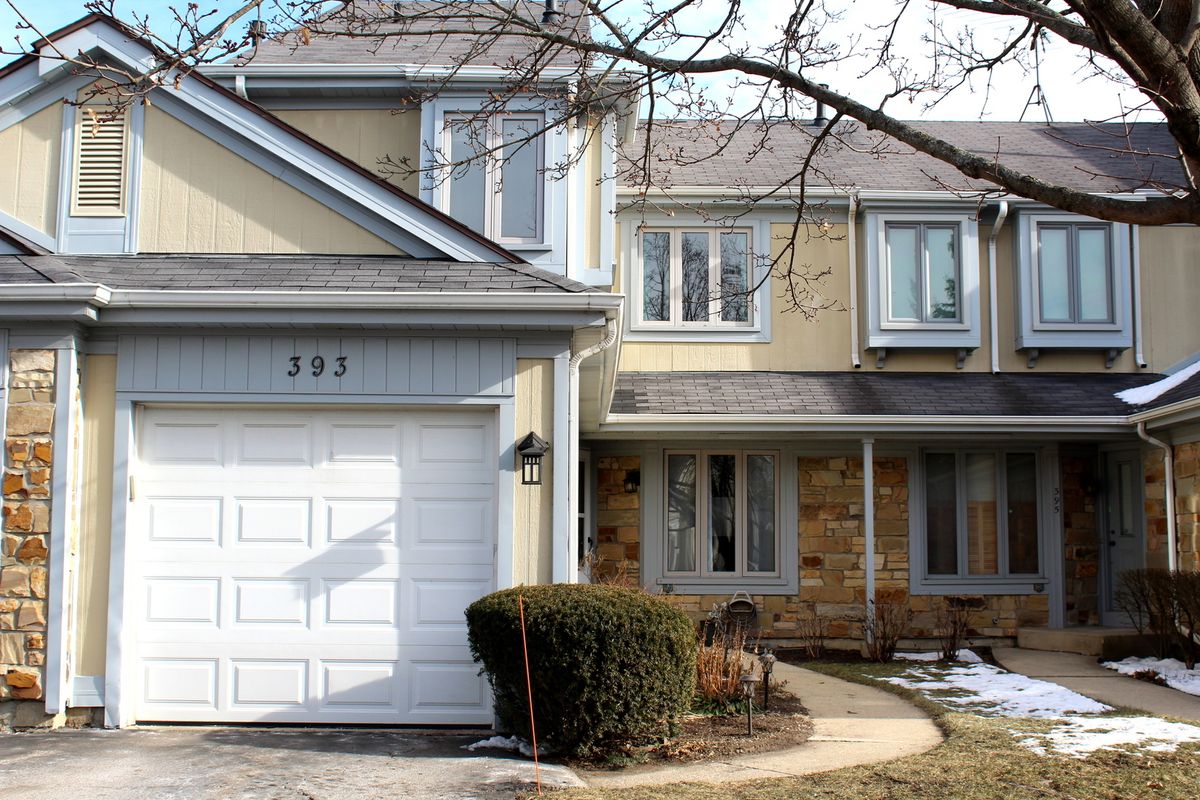 393 Catbird Lane, Deerfield, IL 60015