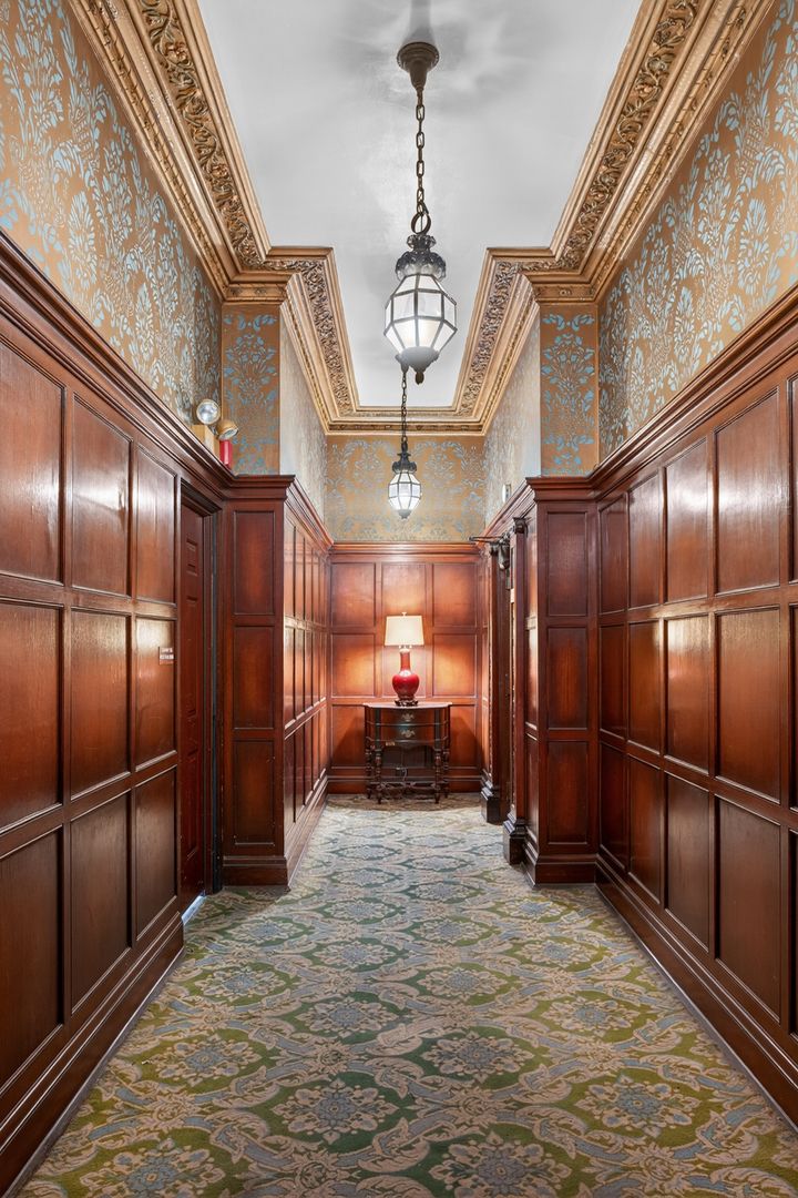 6901 Oglesby Avenue, Chicago, IL 60649