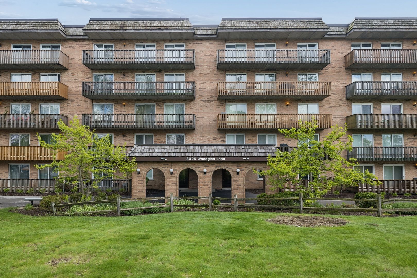8025 Woodglen Lane #403 — Downers Grove, IL 60516
