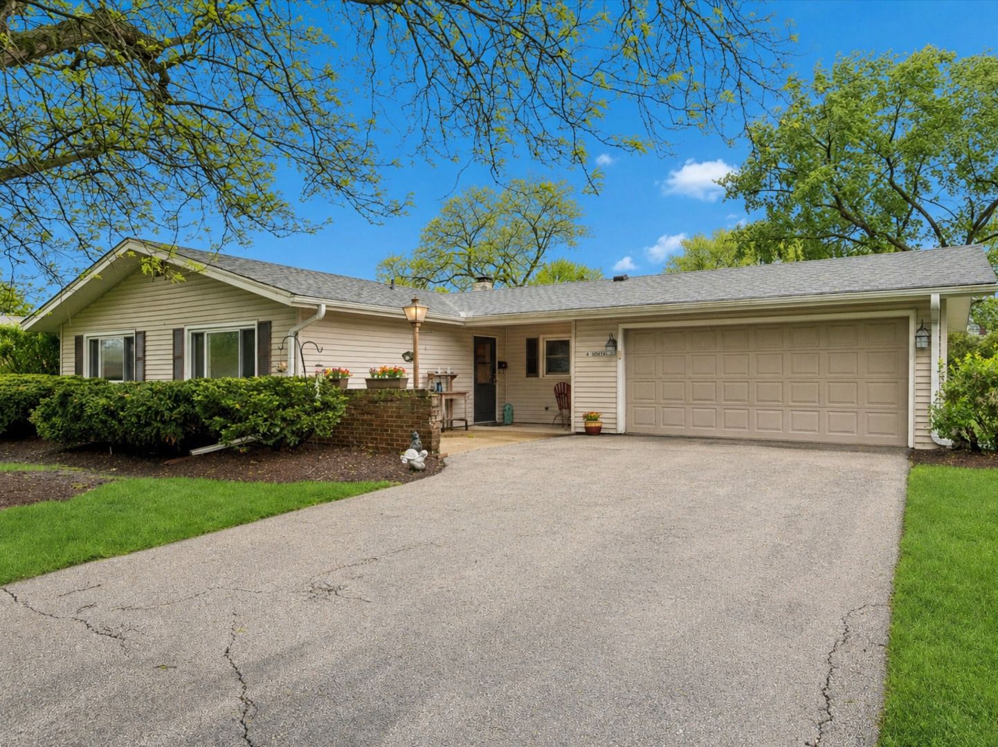 4 S Cypress Lane — North Aurora, IL 60542