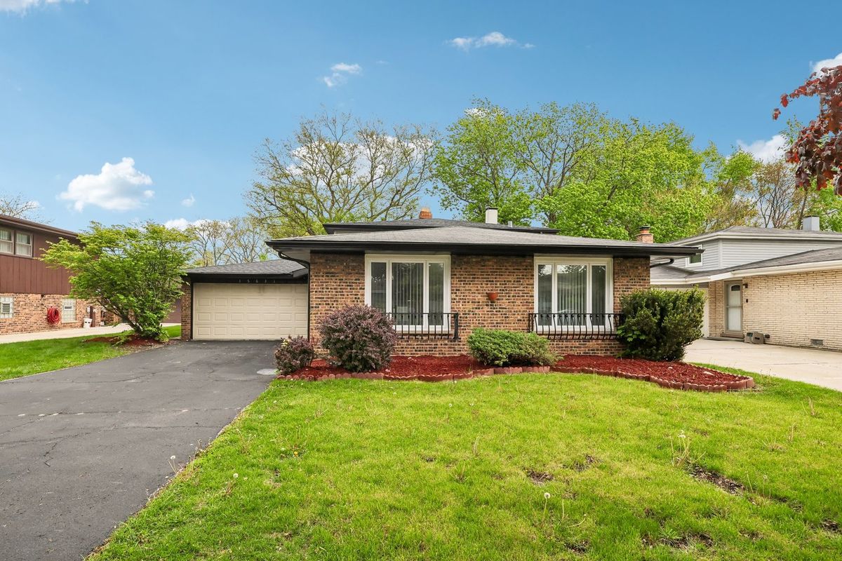 15631 E END Avenue, Dolton, IL 60419