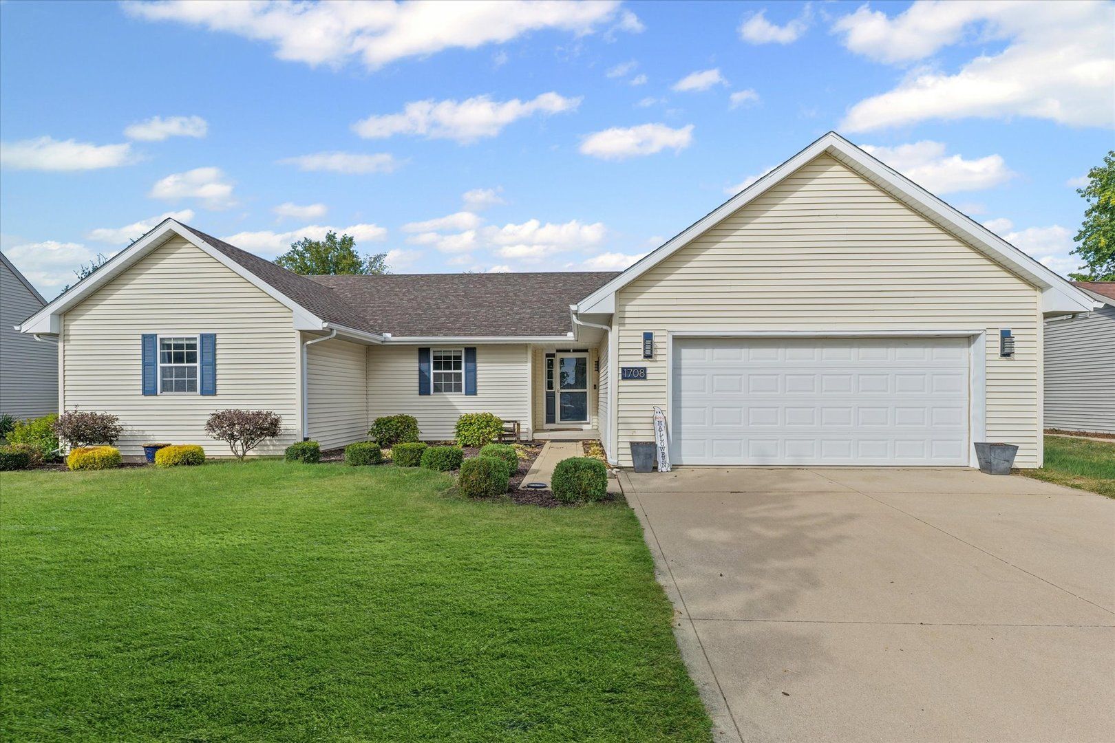 1708 Magnolia Drive — St. Joseph, IL 61873