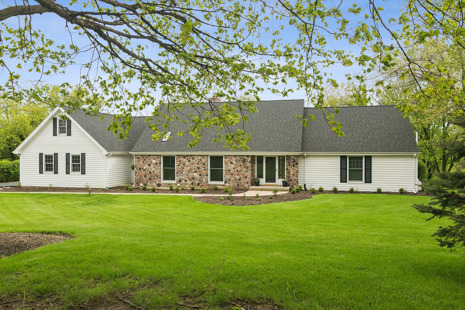 21884 N Andover Road — Kildeer, IL 60047