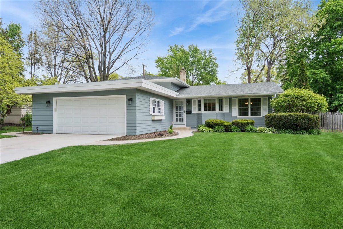 1232 Laurel Lane, Naperville, IL 60540