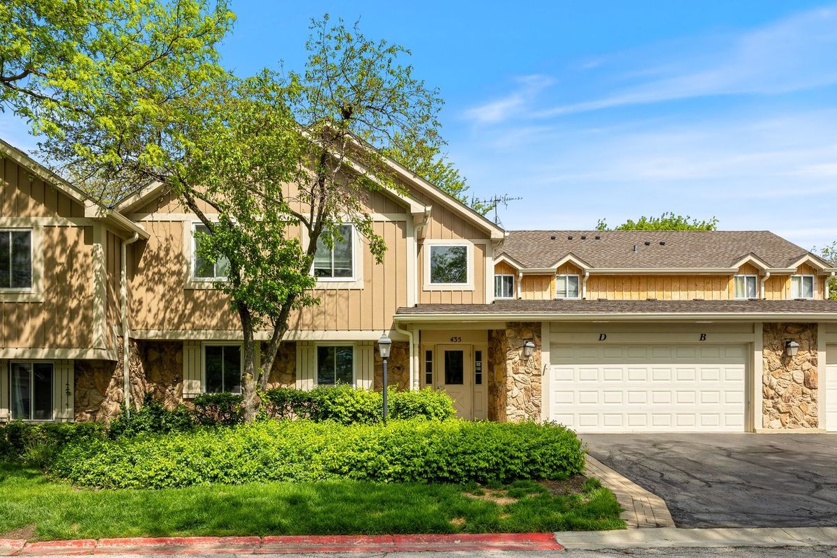 435 Sandpiper Court, Aurora, IL 60504