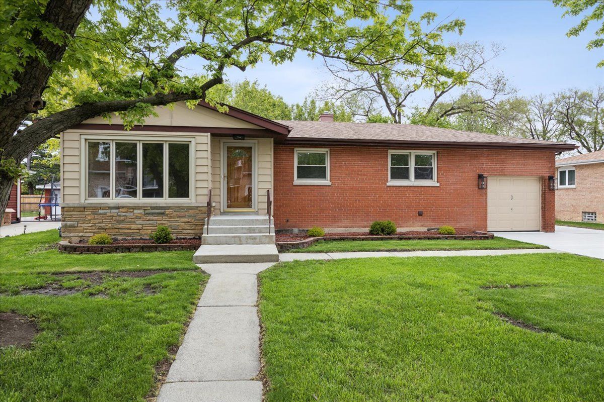 8759 Mobile Avenue — Oak Lawn, IL 60453