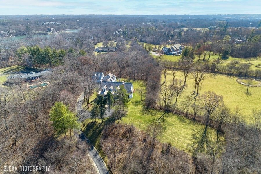 383 County Line Road, Barrington Hills, IL 60010