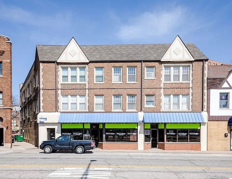 18 E Northwest Highway #7 — Arlington Heights, IL 60004
