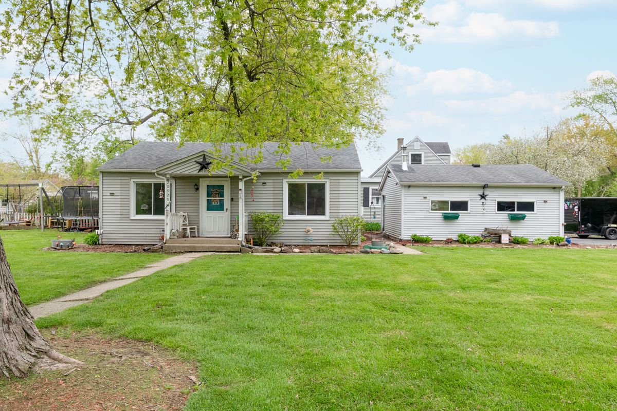 20929 Sanrem Avenue, Lake Villa, IL 60046