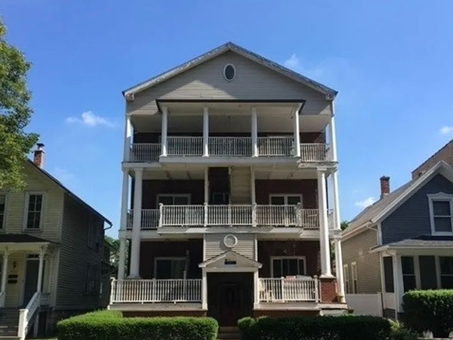 1120 Ontario Street #101 — Oak Park, IL 60304
