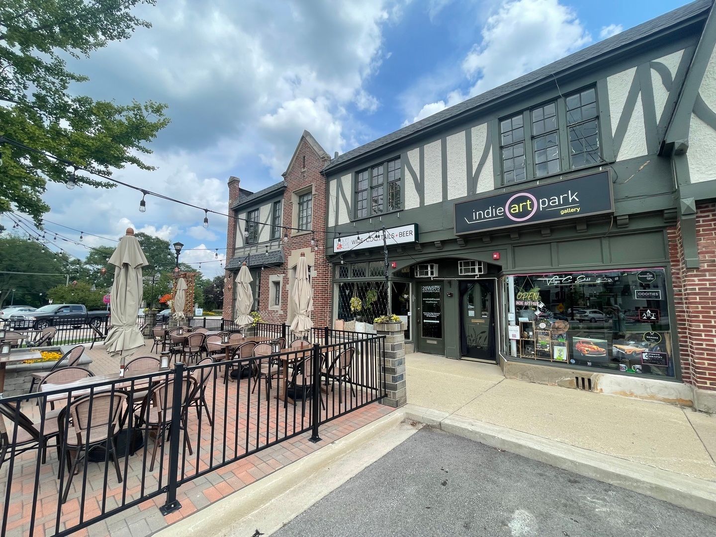 28w579 Stafford Place #1 — Warrenville, IL 60555