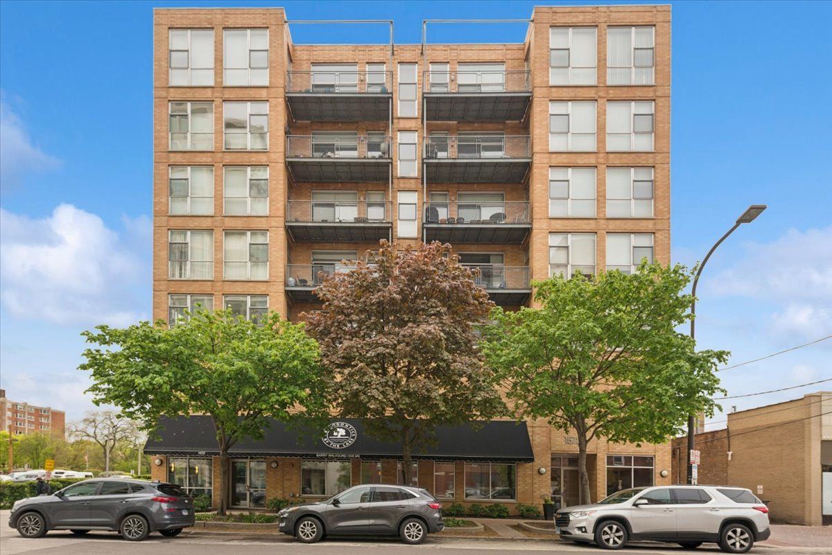 1572 Maple Avenue, Evanston, IL 60201