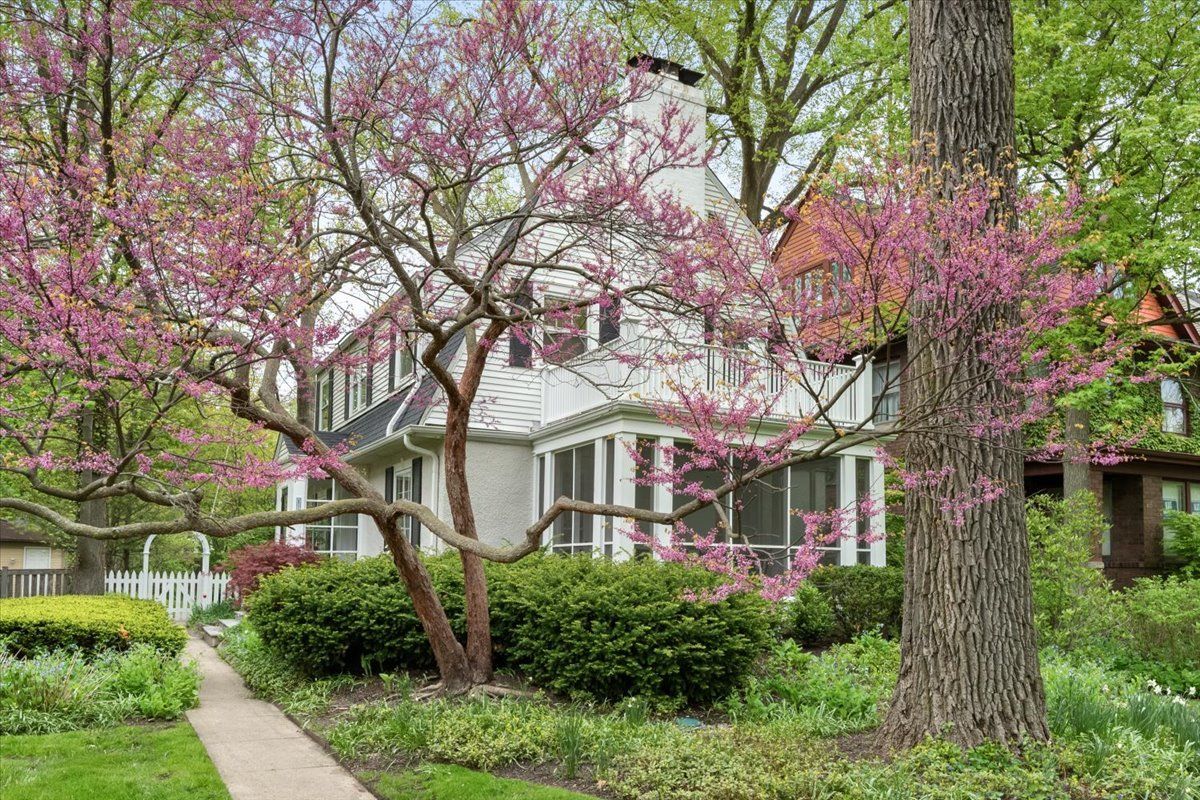 2311 Park Place — Evanston, IL 60201